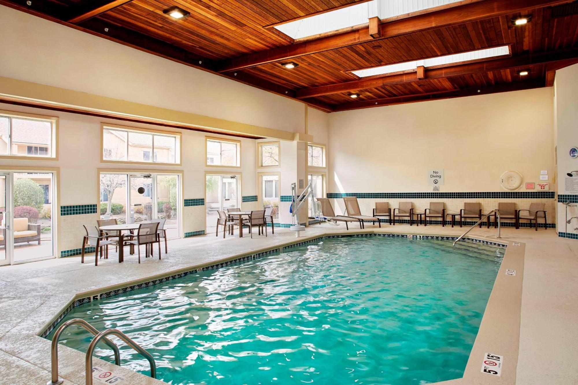 Courtyard By Marriott Lansing Ξενοδοχείο Εξωτερικό φωτογραφία