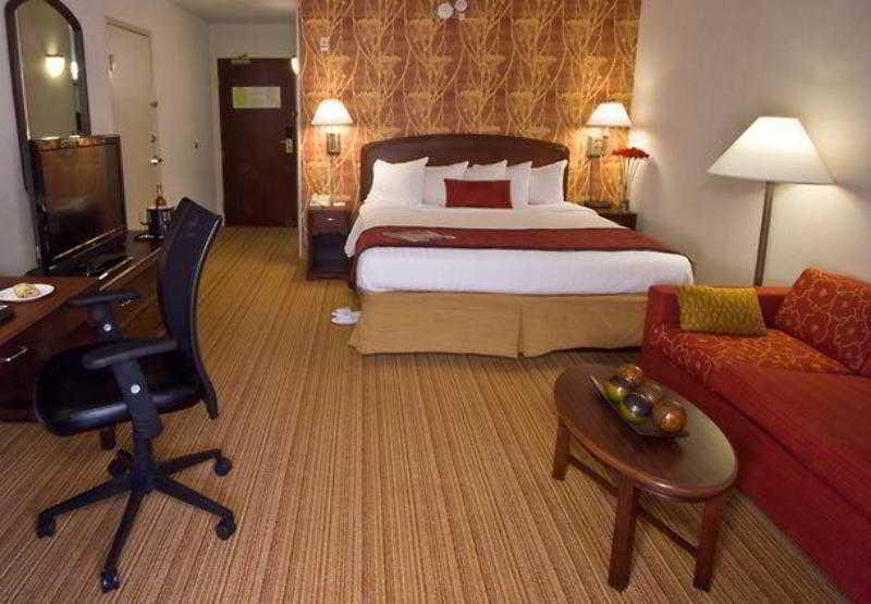 Courtyard By Marriott Lansing Ξενοδοχείο Δωμάτιο φωτογραφία