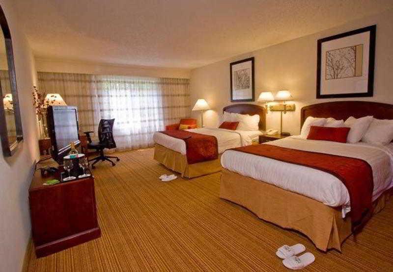 Courtyard By Marriott Lansing Ξενοδοχείο Δωμάτιο φωτογραφία