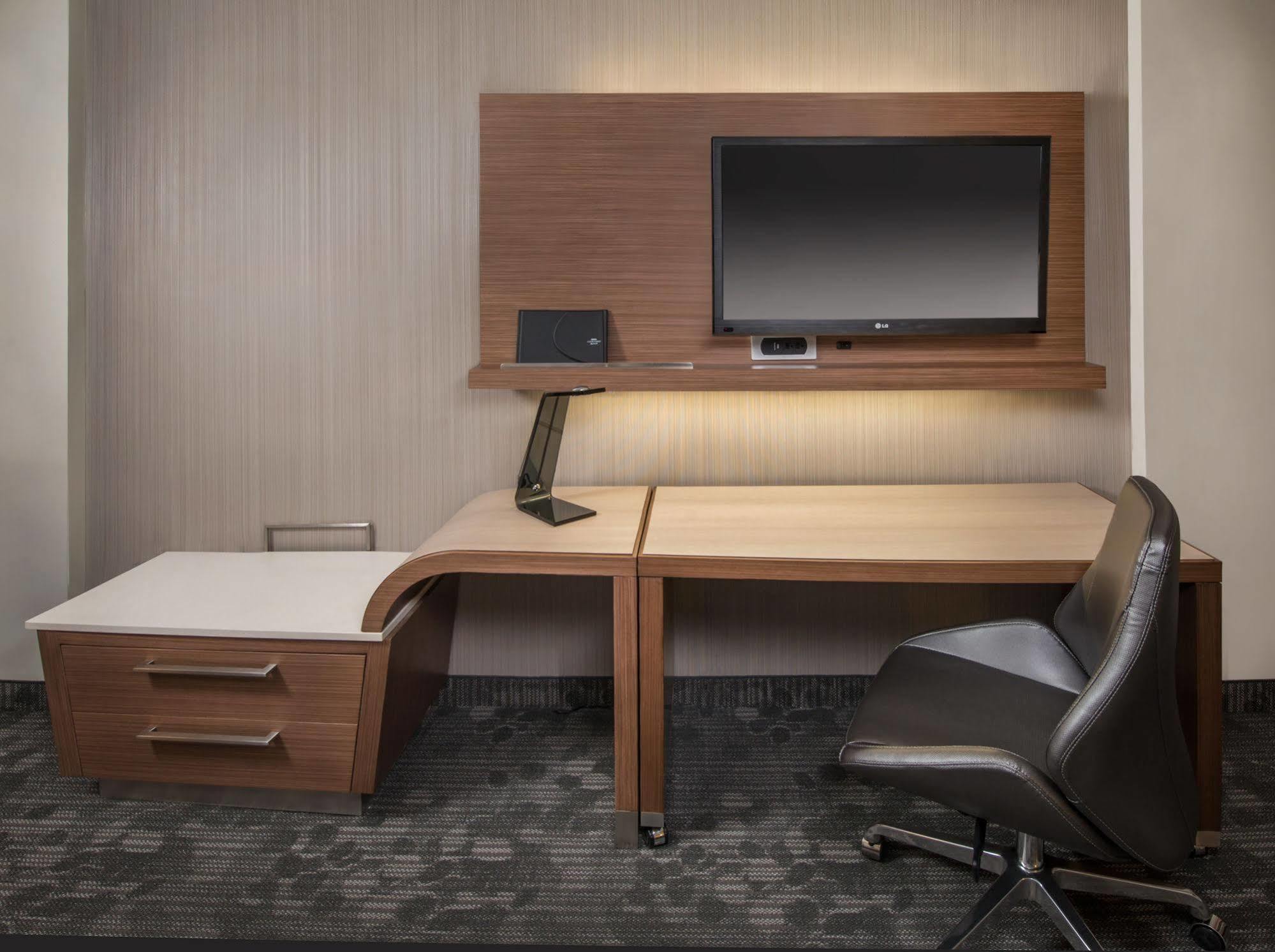 Courtyard By Marriott Lansing Ξενοδοχείο Εξωτερικό φωτογραφία